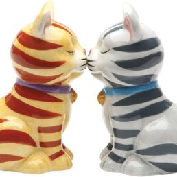 Striped Kissing Kittens Magnetized Tabby Cats Salt And Pepper Shaker Set